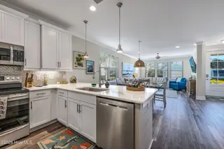 2085 Manor Parc Drive, Calabash, NC 28467 – photo 10: 61-web-or-mls-53 kitchen