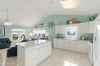 118 Heverly Drive, Emerald Isle, NC 28594 – photo 16: Kitchen