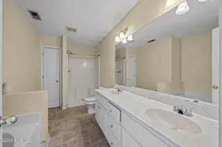107 Luke Court, New Bern, NC 28560 – photo 13: Master Bathroom