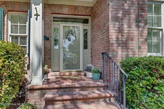 853 Gull Point Road, Wilmington, NC 28405 — 4-bedroom home in Landfall, Wilmington, NC, photo 5 of 52: 006_img_7736_910