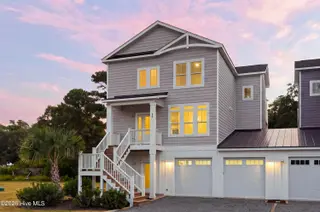 52 Pier View Court, Hampstead, NC 28443 — 3-bedroom waterfront home, Hampstead, NC, photo 7 of 60: 5_front right exterior sunset