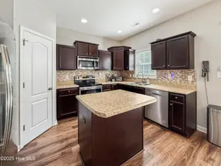 156 Cavalier Drive, Jacksonville, NC 28546 – photo 11: Kitchen