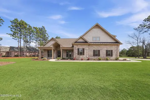 2401 Red Birch Trail NE, Leland