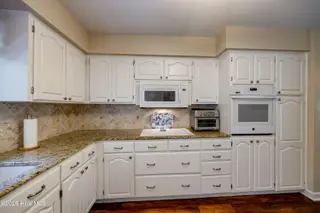 320 S Wedgewood Drive, Washington, NC 27889 – photo 10: 010 Kitchen