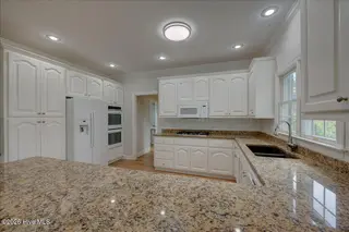 606 Taberna Circle, New Bern, NC 28562 – photo 16: 32-606_Taberna_Cir-32