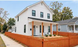 624 S 8th Street, Wilmington, NC 28401 — 3-bedroom home in Dawson-Castle Street, Wilmington, NC, photo 2 of 27: house_angle_left