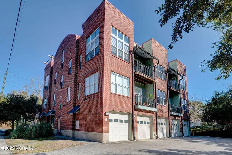 2906 Market Street Unit 202, Wilmington, NC 28403 – photo 1 of 22: 2906MarketStreetEdit-3
