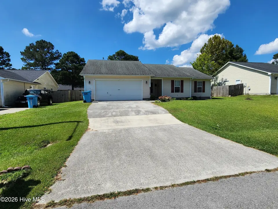 302 Carlisle Court, Jacksonville, NC 28540 – photo 1 of 21