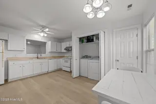 4144 Brook Creek Lane B, Greenville, NC 27858 – photo 6: 21-web-or-mls-LHV_9931