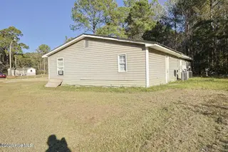 586 Tree Acres Circle NW # 1, Calabash, NC 28467 — 6-bedroom home in Shingletree Acres, Calabash, NC, photo 2 of 6
