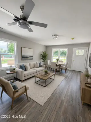 784 W Nc 55 Highway W, New Bern, NC 28562 – photo 3: Living Room