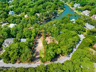 117 White Ash Drive, Pine Knoll Shores, NC 28512 – photo 17: Vacant lot in Pine Knoll Shores