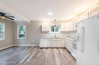 622 Walnut Drive, Jacksonville, NC 28540 – photo 10: Kitchen and dining area