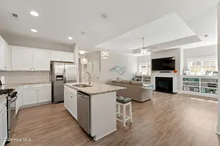 128 Hanover Lakes Drive, Wilmington, NC 28401 — 3-bedroom home in Hanover Lakes, Wilmington, NC, photo 11 of 41: 11_img_9100