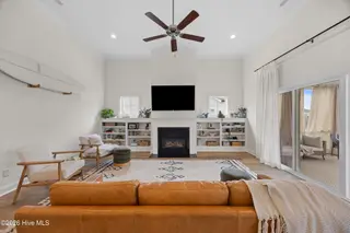 424 Northern Pintail Place, Hampstead, NC 28443 — 4-bedroom home in Magnolia Reserve, Hampstead, NC, photo 17 of 68: 13_living room