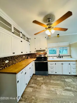 111 Ferry Road, Elizabeth City, NC 27909 – photo 9: Kitchen