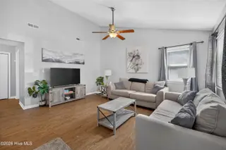 6517 Spicewood Street, Wilmington, NC 28405 — 3-bedroom home in Weatherwood, Wilmington, NC, photo 5 of 31: 6517SpicewoodStreet-11
