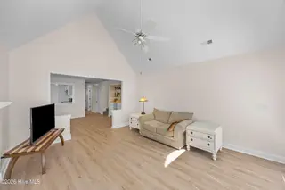 5122a Greenville Loop Road, Wilmington, NC 28409 — 4-bedroom townhome, Wilmington, NC, photo 22 of 56: 22_living room