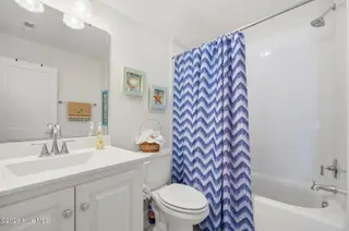 4008 Swift Creek, Ayden, NC 28513 – photo 20: 20 - Upstairs Bathroom