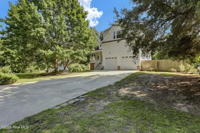 305 Hickory Lane, Hampstead, NC 28443
