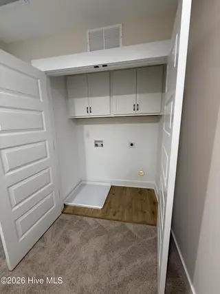 316 Hawks Bluff Drive, New Bern, NC 28560 – photo 12: Upstairs Laundry