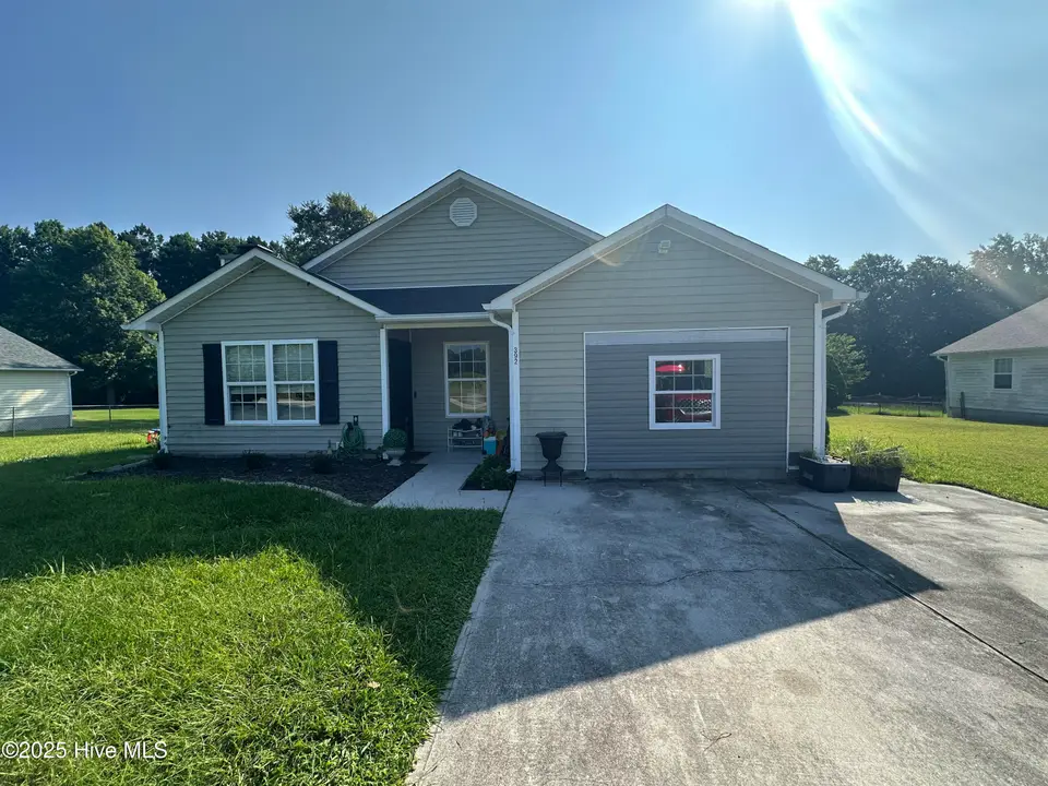 392 Riggs Road, Hubert, NC 28539 – photo 1 of 6: 392 Riggs Rd