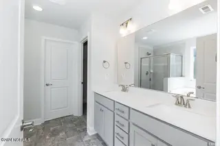 914 Nassau Court, New Bern, NC 28560 – photo 20: Master bath