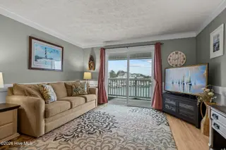 118 Lake Avenue 303, Morehead City, NC 28557 – photo 7: 15-web-or-mls-1S3A2197