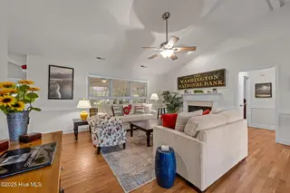 815 Pelican Drive, New Bern, NC 28560 – photo 10: Hardwood floors