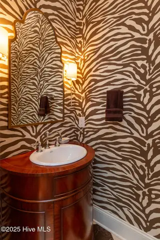 68 Abbottsford Drive, Pinehurst, NC 28374 – photo 21: foyer powder room