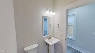 624 S 8th Street, Wilmington, NC 28401 — 3-bedroom home in Dawson-Castle Street, Wilmington, NC, photo 11 of 27: 06 - South 8th - Half Bath