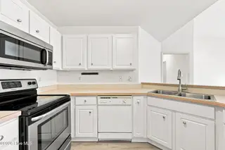 100 Jasmine Court, Morehead City, NC 28557 – photo 13: 33-web-or-mls-100-Jasmine-Ct-051_edit