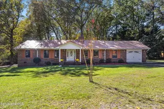 912 N Glenwood Trail, Southern Pines, NC 28387 – photo 6: 912 N Glenwood Edits-5 (1)