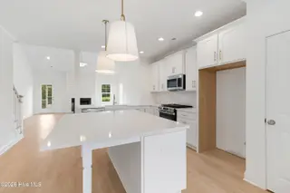212 Windswept Lane, Beaufort, NC 28516 – photo 6: Kitchen with Island