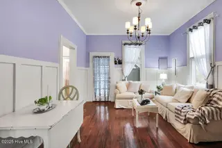402 S 5th Avenue, Wilmington, NC 28401 – photo 14: Living / Dining room