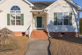 208 Eighth Street, New Bern, NC 28560 — 3-bedroom home in Trolley Run, New Bern, NC, photo 6 of 61: 3 Bedroom 2 Baths
