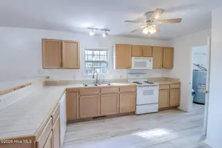 668 Westwood Road, Southport, NC 28461 — 3-bedroom home in Boiling Spring Lakes, Southport, NC, photo 8 of 30