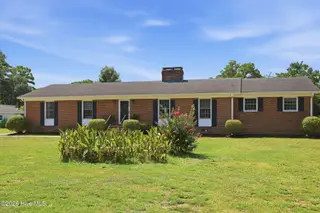 6762 River Road, Washington, NC 27889 — 3-bedroom home in Country Club Hills, Washington, NC, photo 5 of 55: 5-web-or-mls-IMG_0005 (1)