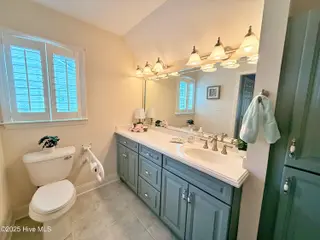 1005 Coral Reef Drive, New Bern, NC 28560 – photo 18: Primary Bath
