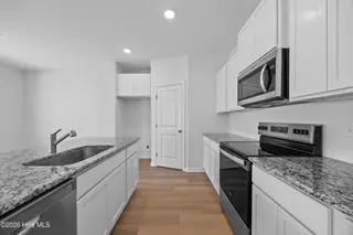 79 W Farley Drive 80, Hampstead, NC 28443 — 4-bedroom home in Brookfield Branch, Hampstead, NC, photo 24 of 48: 14_kitchen