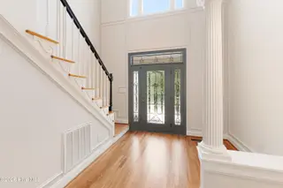 573 Coral Ridge Road, Pine Knoll Shores, NC 28512 – photo 4: Foyer