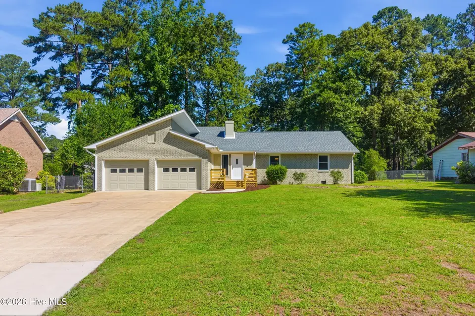 409 Plantation Drive, New Bern, NC 28562 – photo 1 of 39: 1_img_8739