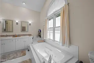 6002 Gondolier Drive, New Bern, NC 28560 – photo 22: Master Bathroom