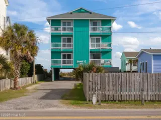 1225 Lake Park Boulevard S 1a, Carolina Beach, NC 28428 – photo 2: 22-web-or-mls-DJI_20260112125453_0821_D