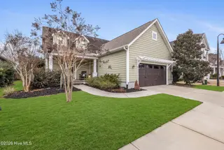 346 Hanover Lakes Drive, Wilmington, NC 28401 – photo 2: 54_501a5885_grass_f20b7728-acbd-4a62-9a0
