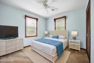 128 Doe Drive, Emerald Isle, NC 28594 – photo 23: 30-web-or-mls-img_4520 - Bedroom - Coast