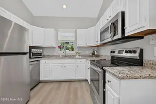 5094 Wyncie Wynd, Southport, NC 28461 — 2-bedroom townhome in South Harbour Village, Southport, NC, photo 3 of 37