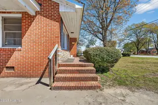 1020 S Pollock Street, Selma, NC 27576 – photo 3: 5-web-or-mls-IMG_0256