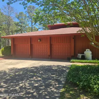 201 Country Club Drive, Elizabeth City, NC 27909 — 3-bedroom home in Country Club Forest, Elizabeth City, NC, photo 4 of 58