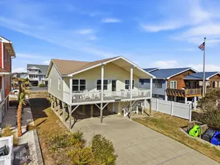 2004 W Beach Drive, Oak Island, NC 28465 – photo 3: 2004_W_Beach_Dr_Oak_Island_NC (12)